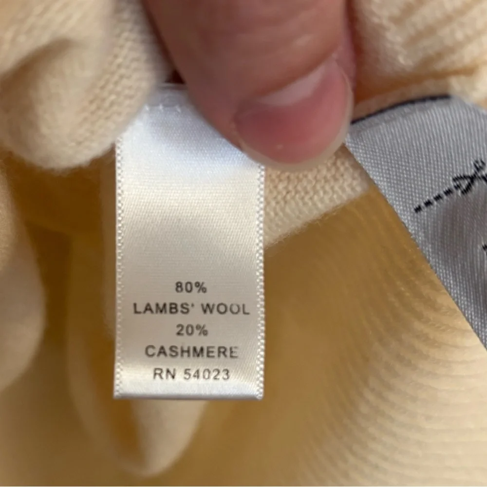 BANANA REPUBLIC Lambs Wool Cashmere blend Vest in Cream